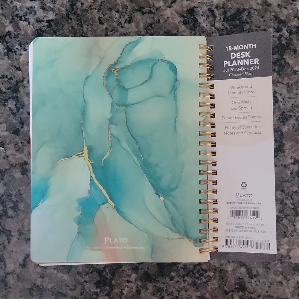 18 month desk Planner new 2023-2024 weekly/ monthyl views, one week per spread